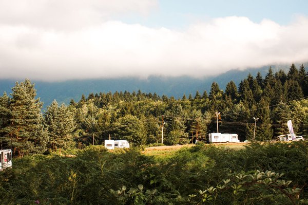 Opter pour un camping près de Rodez en Aveyron avec services luxe